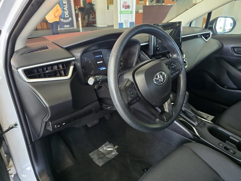 Used 2025 Toyota Corolla LE FWD image 9