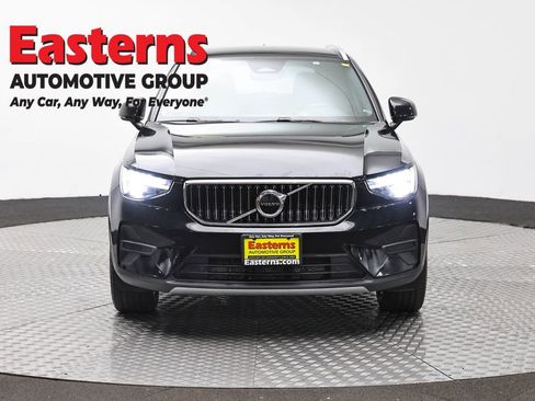 Used 2024 Volvo XC40 B5 Core AWD/4WD image 2
