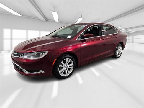 Used 2015 Chrysler 200 Limited w/ Convenience Group image 2