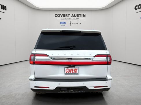 Used 2018 Lincoln Navigator Select AWD/4WD image 4