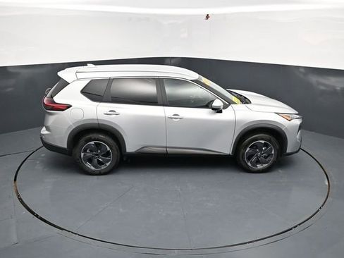 Used 2024 Nissan Rogue SV FWD image 45