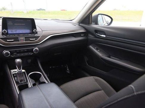 Used 2024 Nissan Altima 2.5 SV FWD image 25