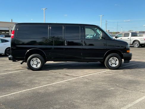 Used 2023 Chevrolet Express 3500 w/ Driver Convenience Package image 9