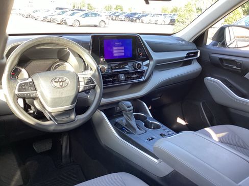Used 2023 Toyota Highlander L FWD image 15
