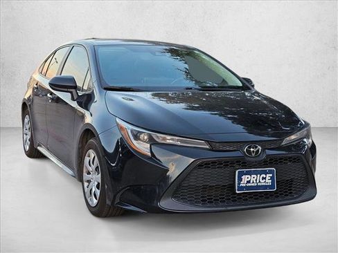 Used 2022 Toyota Corolla LE image 3