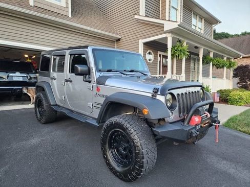 Used 2017 Jeep Wrangler Unlimited Sport image 2