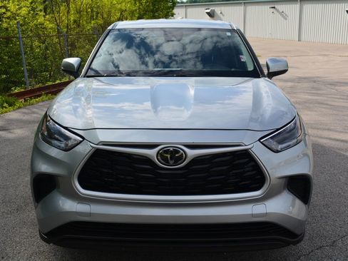 Used 2021 Toyota Highlander L AWD/4WD image 2