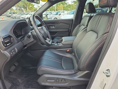 Used 2023 Honda Pilot TrailSport image 16