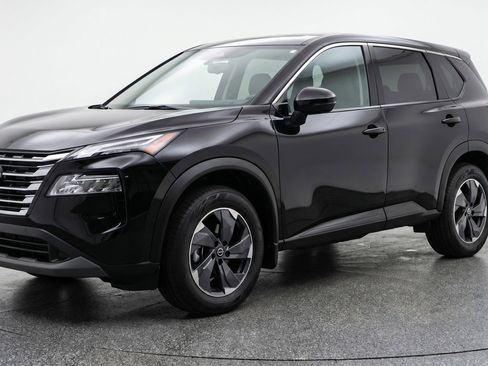 Used 2025 Nissan Rogue SV FWD image 3