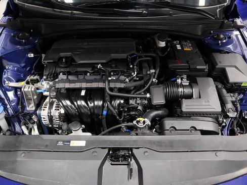 Used 2025 Hyundai Elantra SE FWD image 18