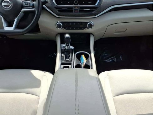 Used 2023 Nissan Altima 2.5 SV w/ SV Premium Package image 18