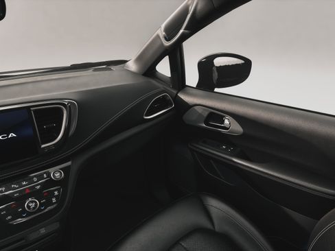 New 2027 Chrysler Pacifica Select FWD image 7