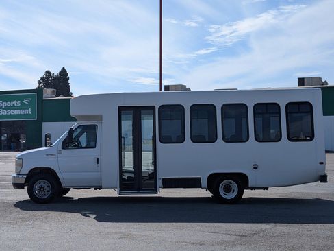 Used 2010 Ford E-450 and Econoline 450 Super Duty image 4