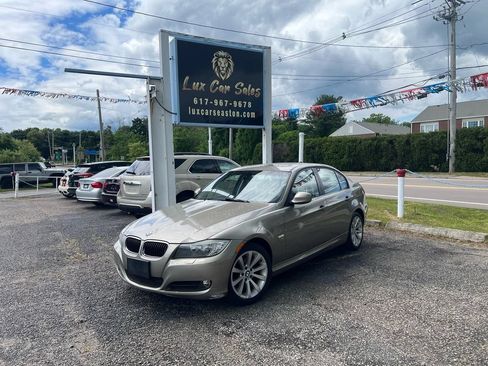 Used 2011 BMW 328i xDrive Sedan AWD/4WD image 1