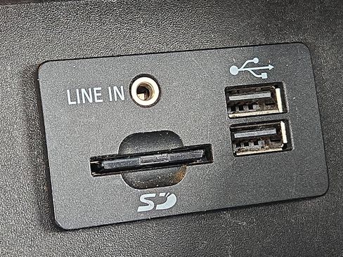 Used 2015 Ford F150 Platinum w/ Equipment Group 701A Luxury image 23