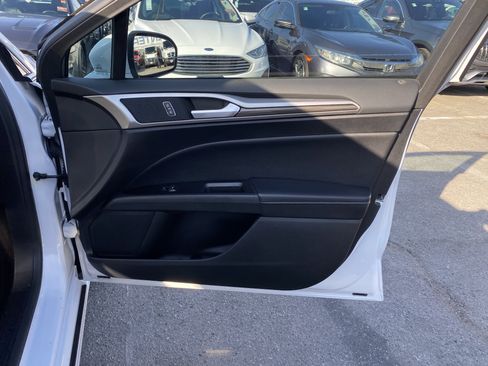 Used 2018 Ford Fusion SE w/ Equipment Group 602A FWD image 24
