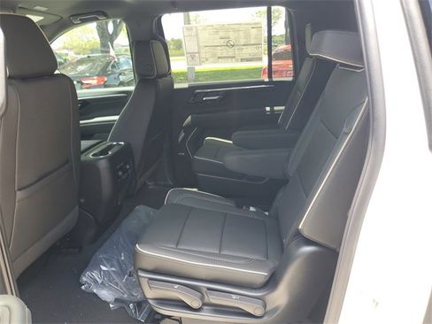 New 2025 Chevrolet Suburban Premier image 7