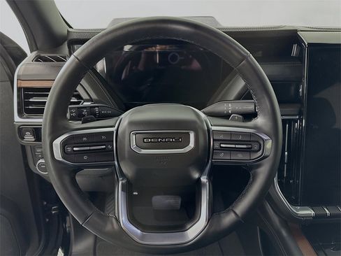 Used 2025 GMC Yukon XL Denali image 12