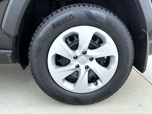 Used 2022 Toyota RAV4 LE AWD/4WD image 24