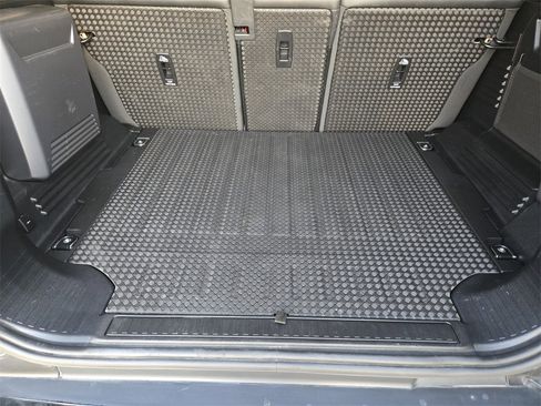 Used 2022 Land Rover Defender 110 S image 32