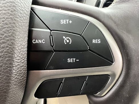 Used 2020 Jeep Grand Cherokee Overland image 41