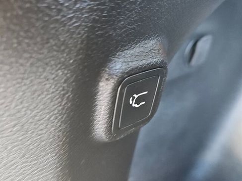 Used 2022 Jeep Cherokee Limited image 17