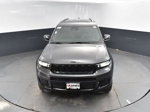 Used 2025 Jeep Grand Cherokee L Altitude image 41