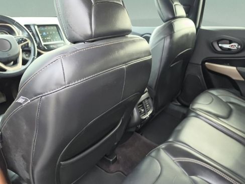 Used 2018 Jeep Cherokee Limited image 28