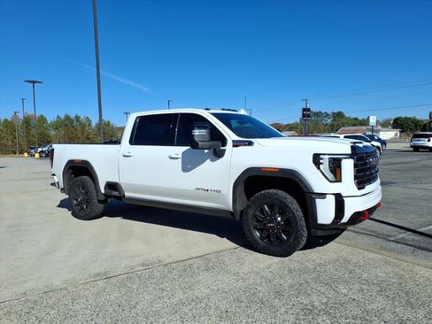 Used 2026 GMC Sierra 2500 AT4 w/ AT4 Premium Plus Package image 3