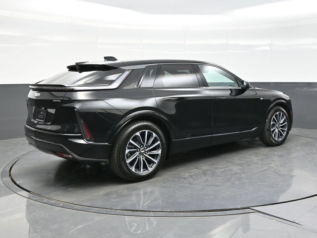 Certified 2025 Cadillac Lyriq Luxury AWD/4WD image 7