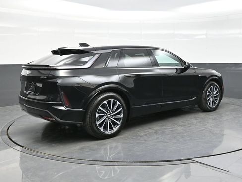 Certified 2025 Cadillac Lyriq Luxury AWD/4WD image 7