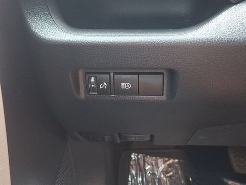 Used 2021 Toyota RAV4 LE AWD/4WD image 22