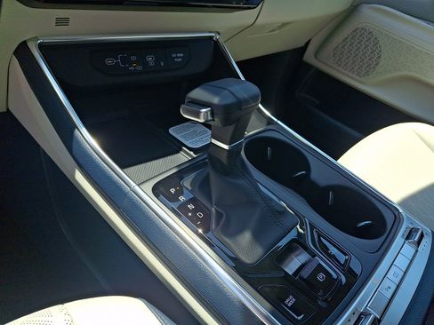 New 2026 Kia Carnival SX w/ SX Dark Edition Package FWD image 11