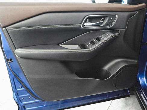 Used 2022 Nissan Rogue Platinum w/ Head-Up Display Package image 8