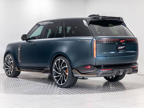 Used 2025 Land Rover Range Rover SE AWD/4WD image 3