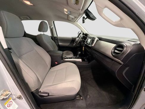 Certified 2019 Toyota Tacoma SR5 AWD/4WD image 21
