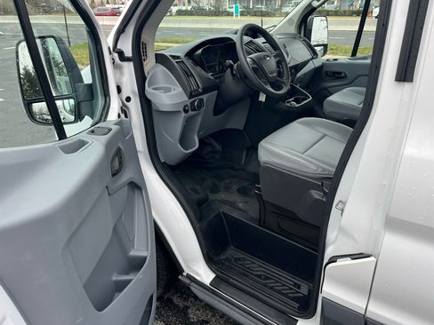 Used 2018 Ford Transit 350 XL image 38