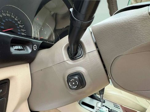 Used 2006 Toyota Land Cruiser Sport Utility 4D image 30