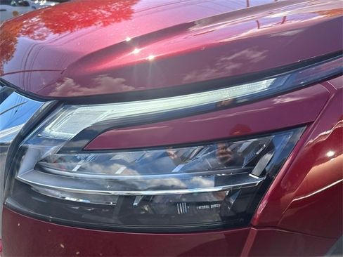 Certified 2024 Nissan Pathfinder SL image 7