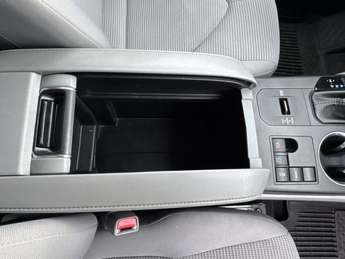 Certified 2023 Toyota Highlander L image 19