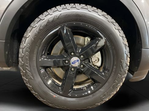 Used 2019 Ford Explorer XLT image 20