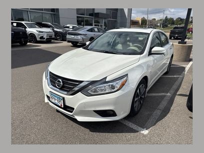 Used 2017 Nissan Altima 2.5 SL w/ Moonroof Package