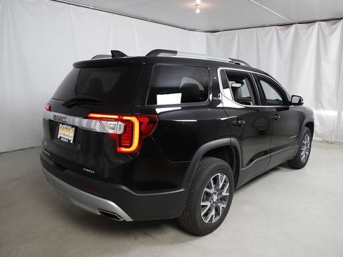 Used 2023 GMC Acadia SLT AWD/4WD image 3