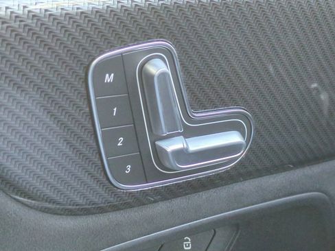 Used 2020 Mercedes-Benz GLB 250 w/ AMG Line image 23