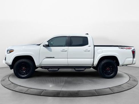 Used 2022 Toyota Tacoma TRD Sport w/ Technology Package AWD/4WD image 2