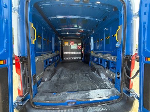 Used 2018 Ford Transit 250 148 Medium Roof RWD image 25