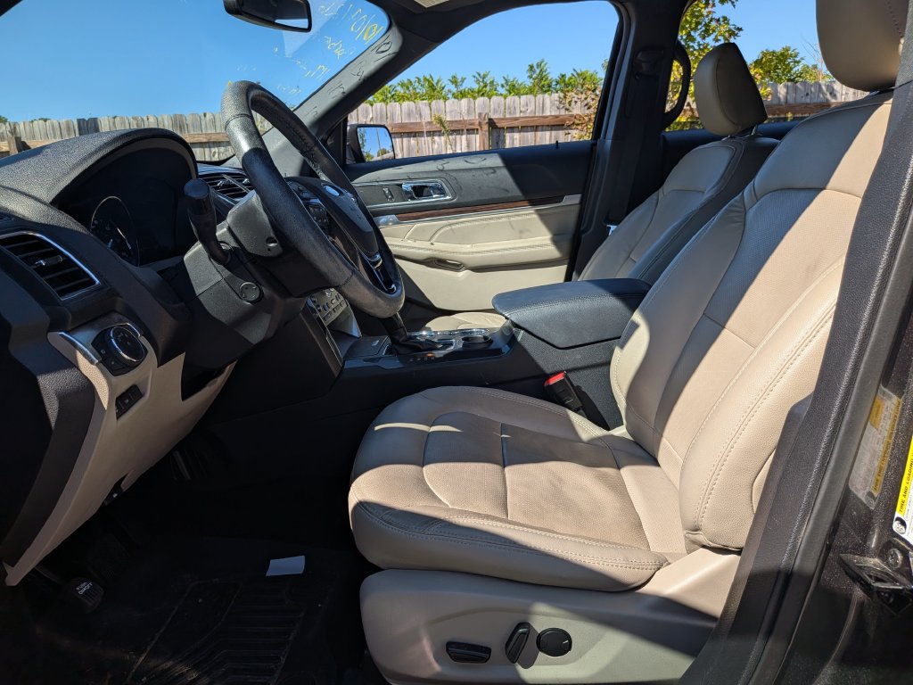 Used 2019 Ford Explorer Limited w/ Class III Trailer Tow Package FWD image 10