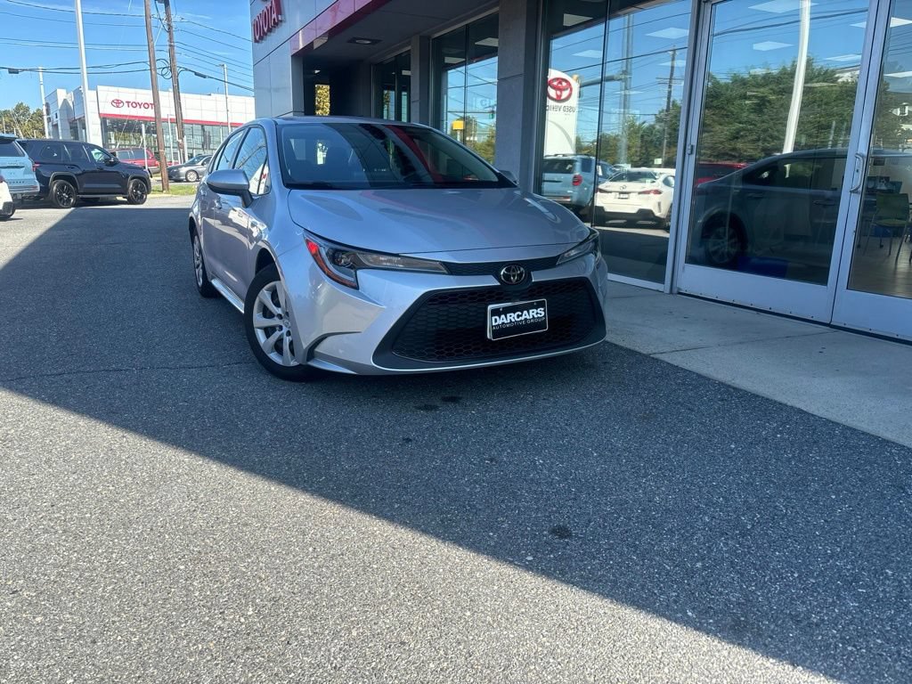 Used 2022 Toyota Corolla LE FWD image 3