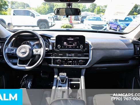 Used 2025 Nissan Pathfinder SV FWD image 31
