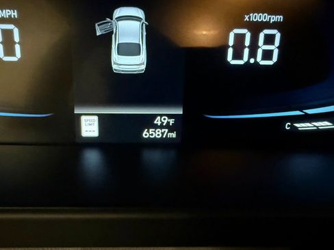 Used 2025 Hyundai Elantra Sport image 40